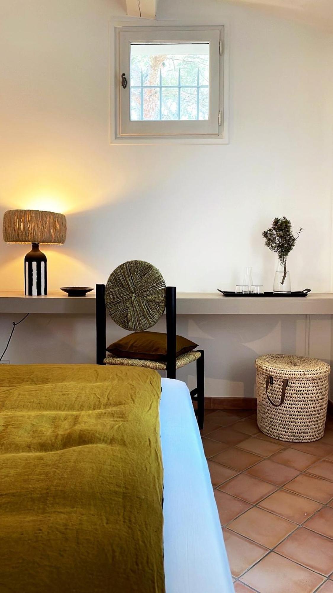 Le Cigalon Bed & Breakfast เลอโบสเซต์ ห้อง รูปภาพ